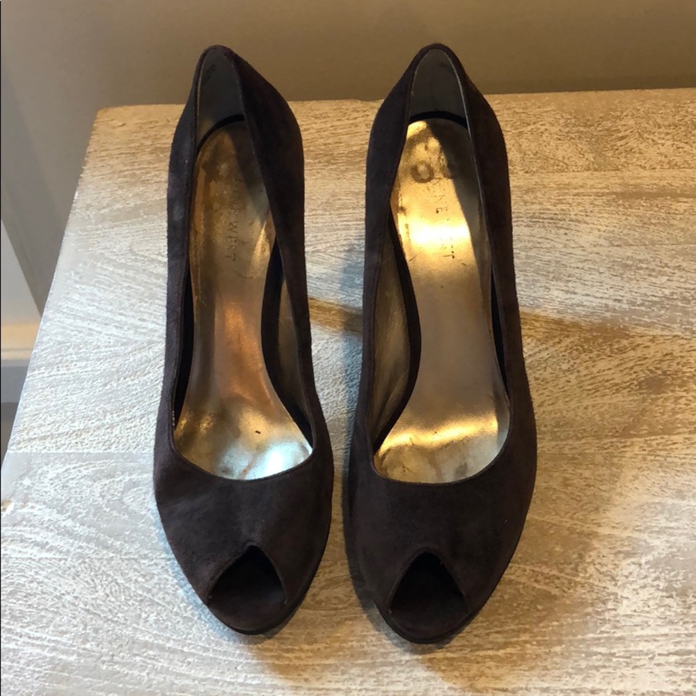 Brown suede peep-toe Nine West pumps